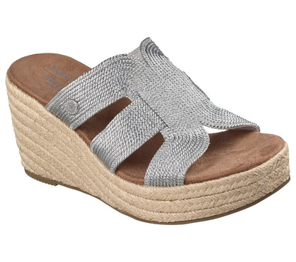 Martha Stewart:Iris - Unstoppable | Skechers outlet