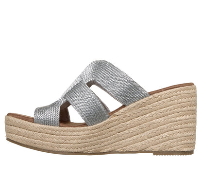 Martha Stewart:Iris - Unstoppable | Skechers outlet