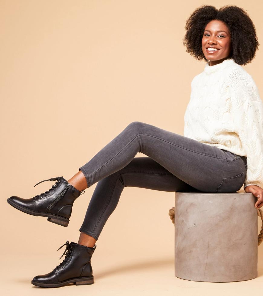 Baretraps Booties | Women Amysue Lace Up Bootie - Black | Baretraps Black