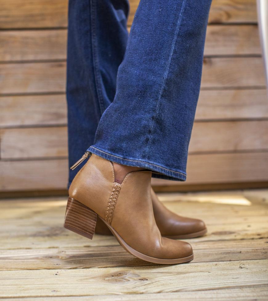 Baretraps Booties | Women Lauryn Block Heel Ankle Bootie Walnut