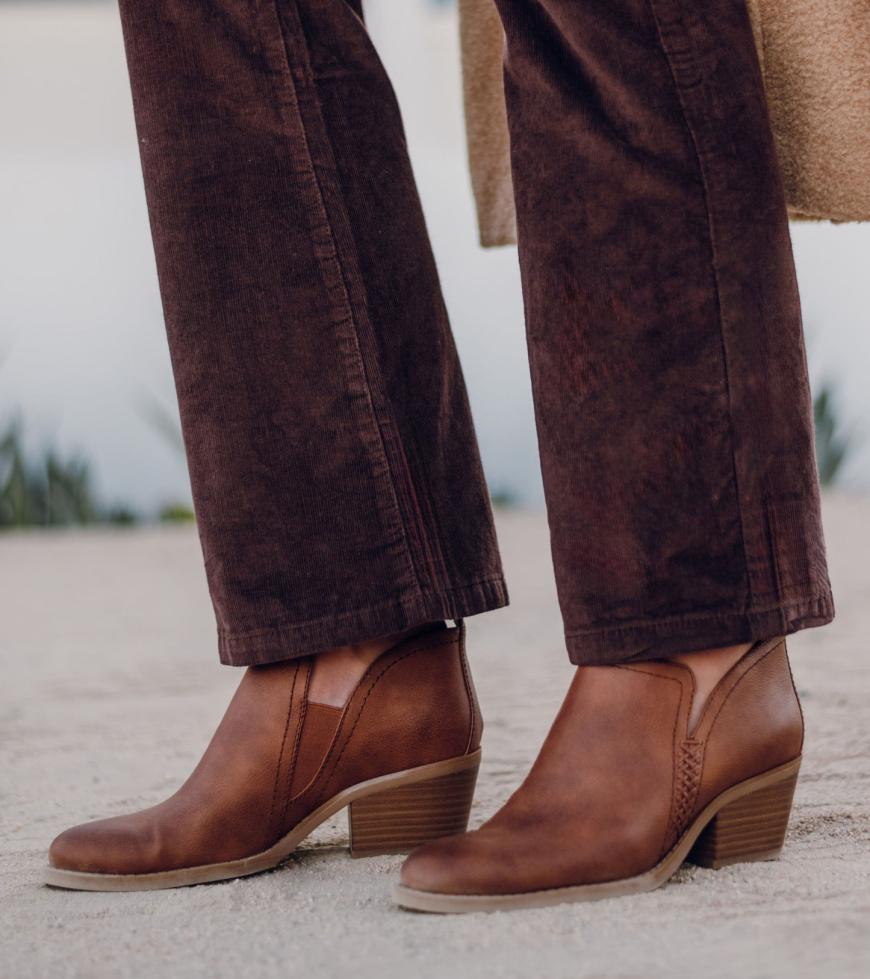 Baretraps Booties | Women Lidian Ankle Bootie Walnut