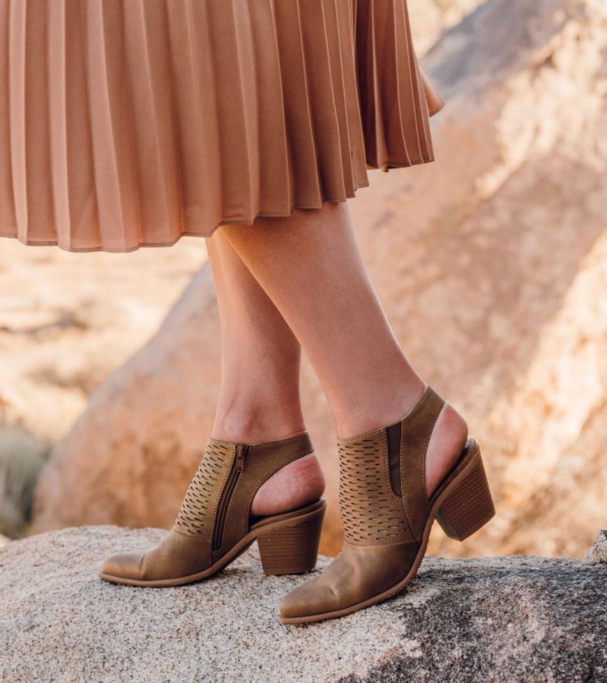 Baretraps Booties | Women Yangley Block Heel Bootie Gold