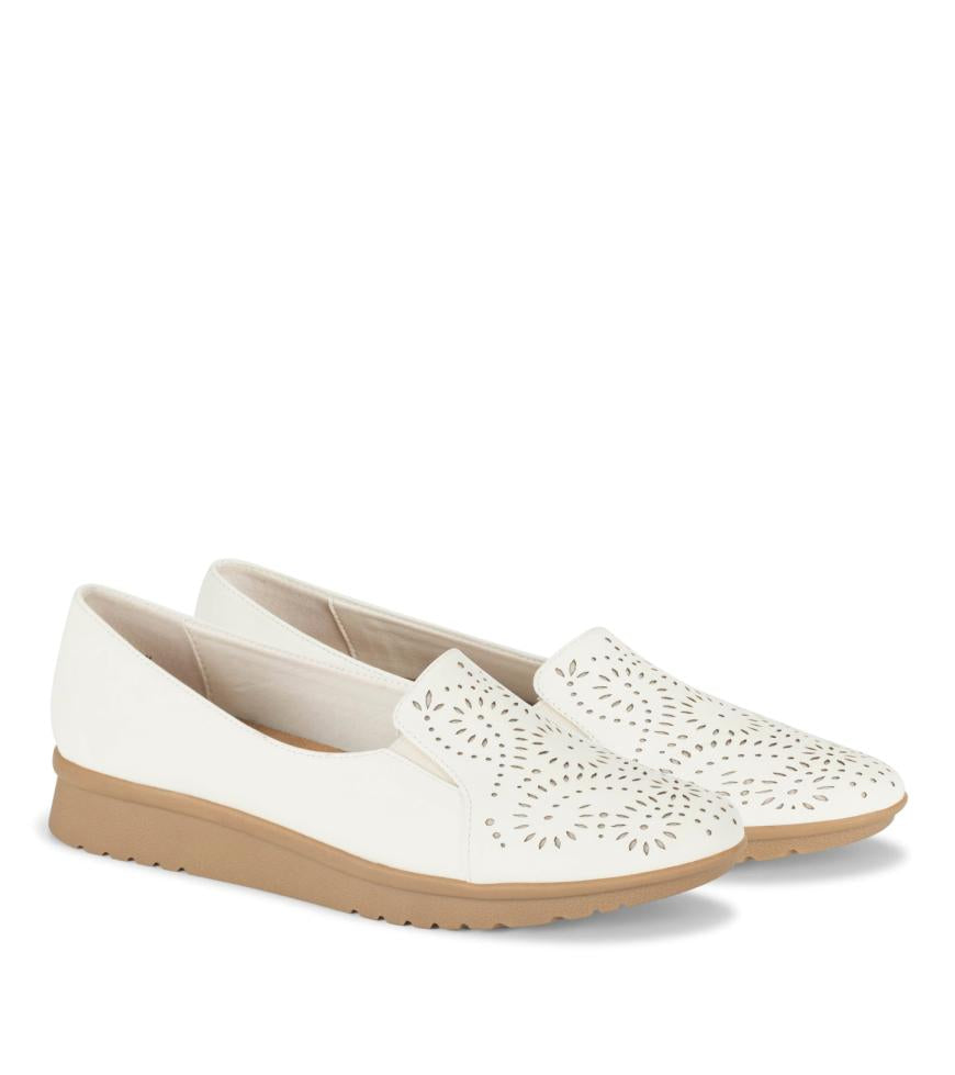 Baretraps Flats &amp; Loafers | Women Amry Slip On Loafer Cream