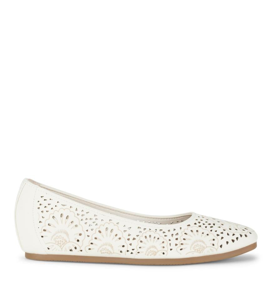 Baretraps Flats &amp; Loafers | Women Chika Casual Flat Cream