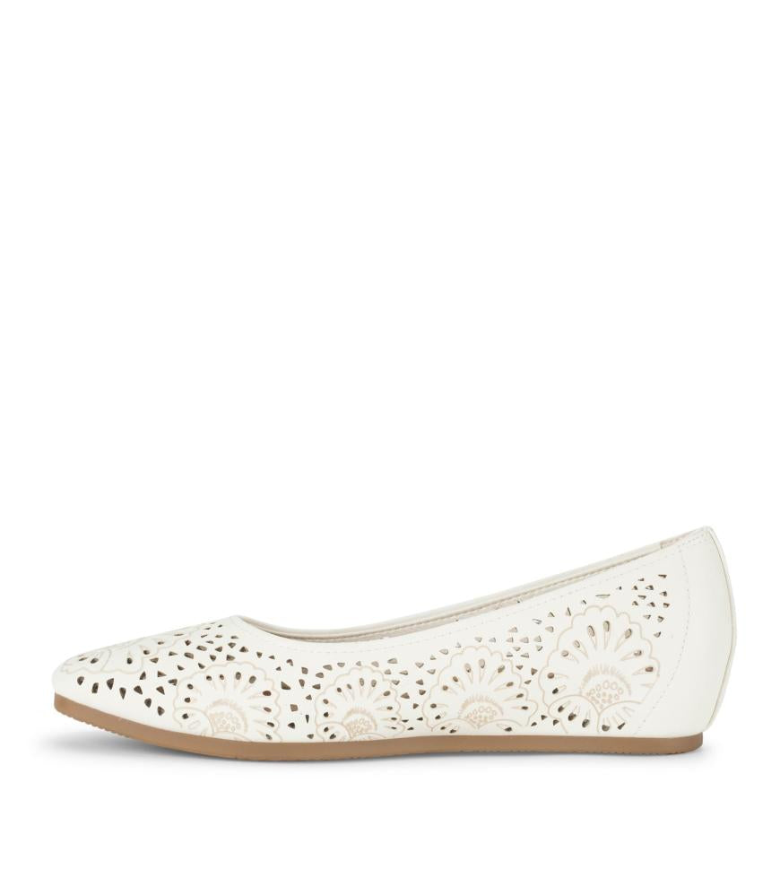 Baretraps Flats &amp; Loafers | Women Chika Casual Flat Cream