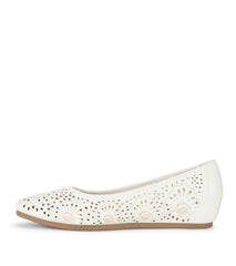 Baretraps Flats &amp; Loafers | Women Chika Casual Flat Cream