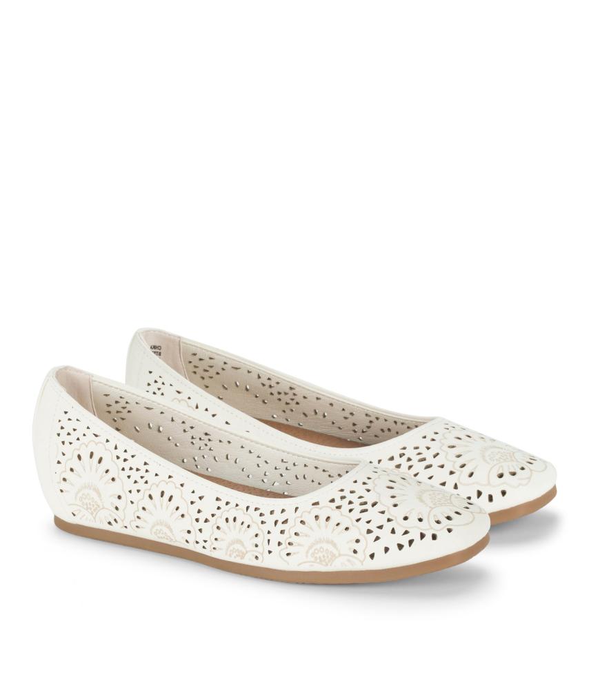 Baretraps Flats &amp; Loafers | Women Chika Casual Flat Cream
