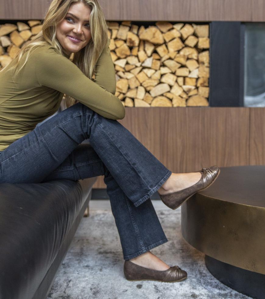 Baretraps Flats &amp; Loafers | Women Colette Flat Oak