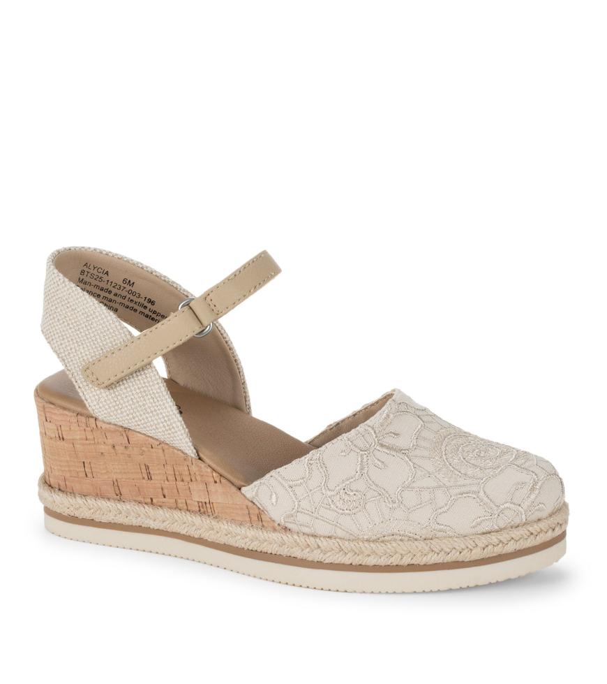 Baretraps Wedge Sandals | Women Alycia Closed Toe Wedge Sandal Cream