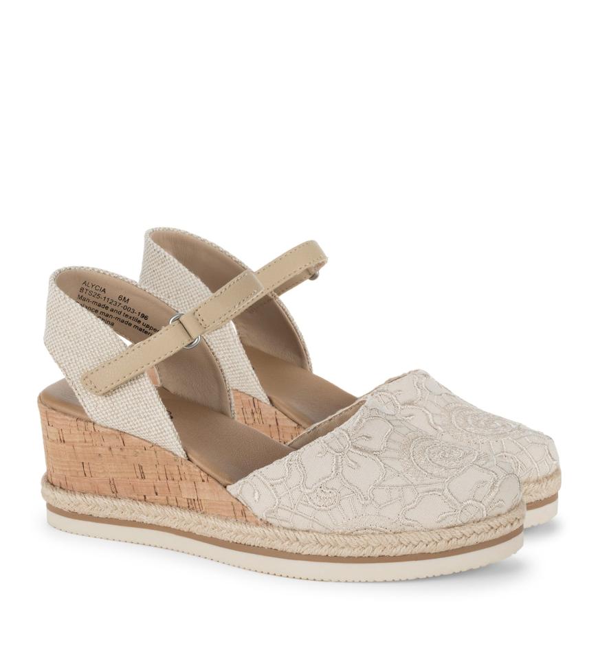 Baretraps Wedge Sandals | Women Alycia Closed Toe Wedge Sandal Cream